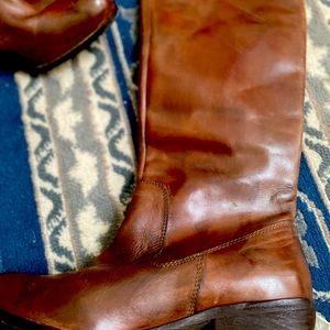 MIA boots Mid Calf Brown Leather. Gently warn (5 times max) zipper on the side